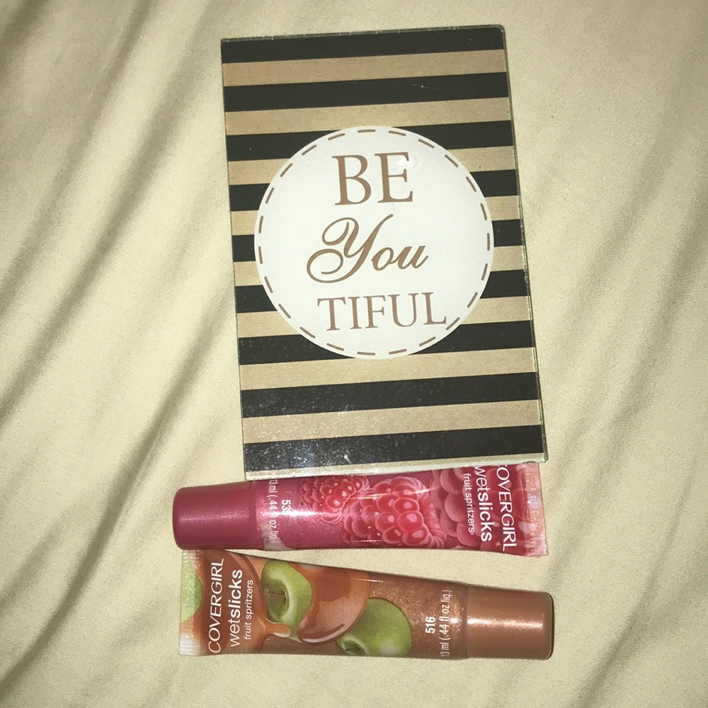 COVERGIRL Wetslicks Glosses & Small art frame